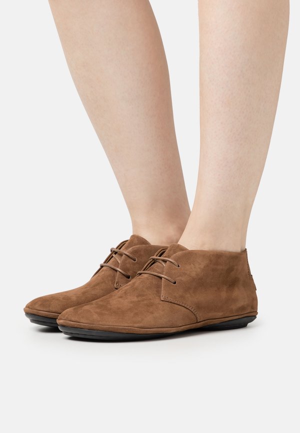 RIGHT - Casual lace-ups