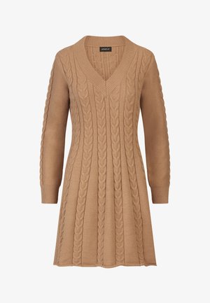 Pitkähihainen nuppineulosmekko vaaleanruskeana, jossa on V-painike ja ribbireunukset. Neulemateriaalia, jossa on laskostettu hameosa.