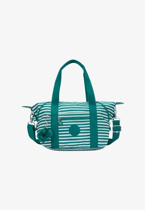 Gestreifte türkise Tasche mit zwei Tragegriffen, verstellbarem Schultergurt, Reißverschlussverschlüssen, Vordertasche und einem flauschigen Schlüsselanhänger.