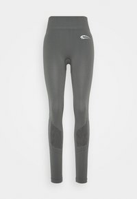 Szare legginsy sportowe o dopasowanym kroju, z szerokim pasem w talii i teksturowanymi panelami z siateczki po bokach. Akcent w postaci białego logo.