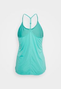 Un débardeur de sport bleu sarcelle avec un dos nageur, fabriqué en tissu lisse et léger. Il présente une couture centrale et une bretelle ajustable.