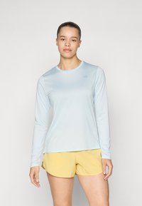 New Balance SPORT ESSENTIALS LONG SLEEVE - Hosszú ujjú felső - frosted glass