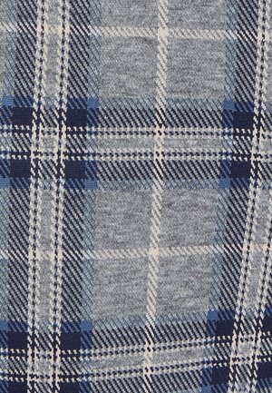 Wollen plaid stof met een grijs en marineblauw kleurenpalet, met elkaar kruisingen in strepen die een klassiek ruitpatroon vormen en variërende texturen.