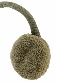 Cirkels, zachte oorkappen van beige textuur fleece, bevestigd aan een dunne groene stoffen band met een gevlochten ontwerp.