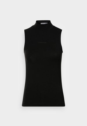 Haut noir sans manches à col cheminée avec un logo Calvin Klein discret centré sur le devant, présenté sur un fond clair uni.