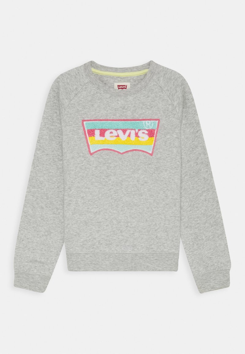 Sudadera gris con cuello redondo y mangas raglán. Presenta un colorido logotipo bordado de "Levi's" en la parte frontal con acentos en rosa, azul y amarillo.