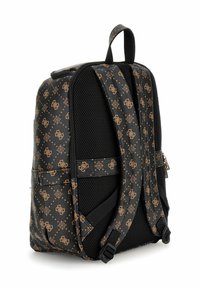 Sac à dos noir avec une surface texturée, arborant un motif géométrique doré. Comprend des bretelles réglables, des accents en maille et des poches latérales.