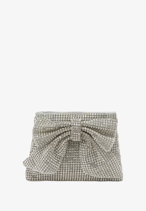 Skrzyniowy srebrny kopertówka z teksturowaną powierzchnią, z dużą kokardą i pokryta małymi cyrkoniami. Zapięcie na górze.