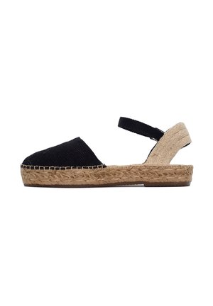 Espadrilles nere in tela con suola in fibra di juta intrecciata, caratterizzate da un design con cinturino posteriore e una fascia elastica per una vestibilità sicura. Tessuto morbido, con dettagli minimi.