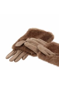 Brązowe rękawiczki z miękkim futerkowym wykończeniem, o zamszowym wyglądzie i pięciopalczastym kroju. Faktura jest puszysta i jednolita na całej powierzchni.