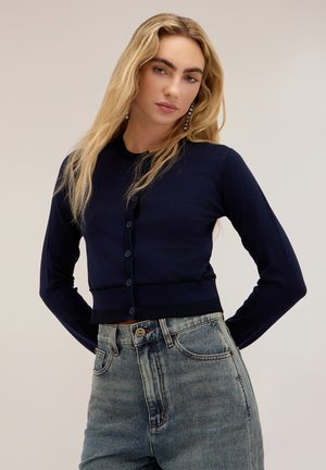 Motivi, CARDIGAN CORTO CON BORDI A CONTRASTO - Cardigan - blu