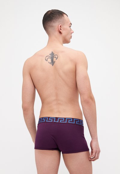 Versace UNDERPANTS LOW RISE TRUNK TOPEKA NEW LOGO - Uske bokserice - dark aubergine/ink blue