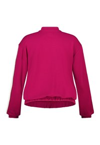Sweatshirt fuchsia à manches longues, col rond, ourlet élastiqué et rayures blanches sur les côtés. Texture lisse, sans fermetures visibles au dos.