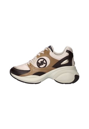 Chunky sneakers hebben een mix van beige, bruin en zwart synthetisch materiaal. Ronde neus, gepatternde accenten en logo-detail. Dikke witte zool.