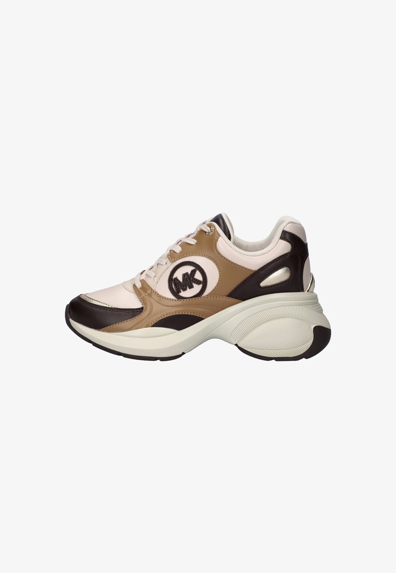 Chunky sneakers hebben een mix van beige, bruin en zwart synthetisch materiaal. Ronde neus, gepatternde accenten en logo-detail. Dikke witte zool.