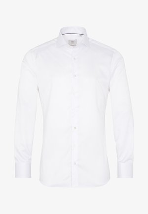 Weißes Langarmhemd aus glattem Stoff, mit einem spitzen Kragen und Knopfleiste. Keine Muster; die Manschetten haben einfache Akzente.