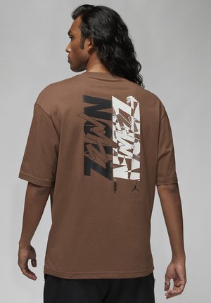 ZION SCHOOL - T-shirt med print - fauna brown
