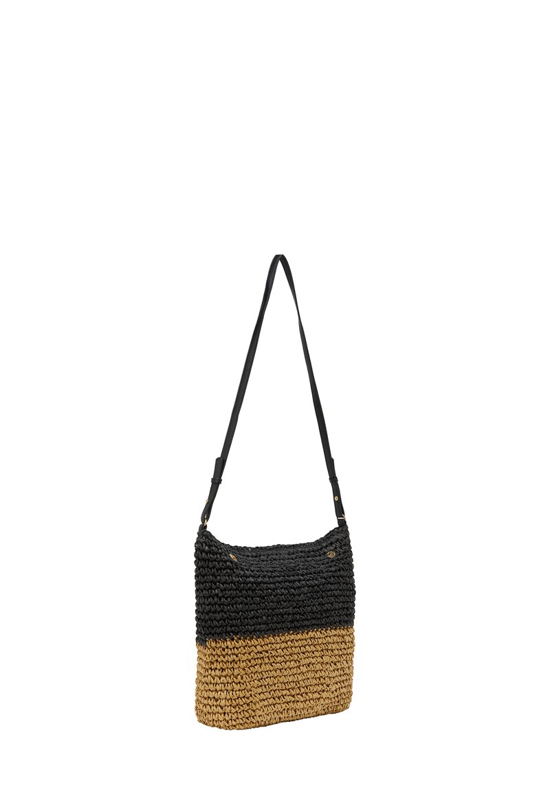 Woven shoulder bag z czarną górną częścią i brązowym dolnym segmentem. Posiada teksturowane wykończenie i czarny pasek na ramię.