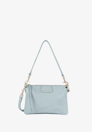 Borsa a mano in pelle di colore blu chiaro con chiusura a zip, tracolla staccabile e accessori in tonalità dorata. Presenta una texture liscia e un design minimale.