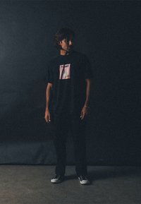 Former VALENTINE - T-shirts med print - black