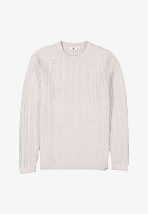 Suéter de punto gris claro con mangas largas, textura acanalada y cuello redondo. Presenta una pequeña etiqueta de la marca en el dobladillo lateral.