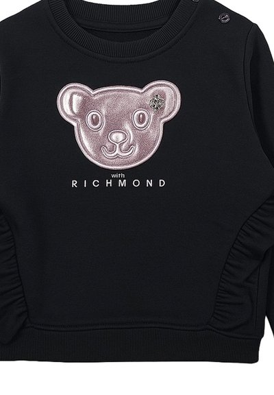 Felpa nera con un volto di orso 3D lucido in rosa, con il testo "with RICHMOND" sotto. Accentuata da piccoli bottoni e lati arricciati.