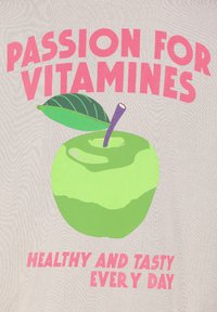 Graphic design featuring a green apple with a leaf, accompanied by the text "PASSION FOR VITAMINES" and "HEALTHY AND TASTY EVERY DAY" in pink.