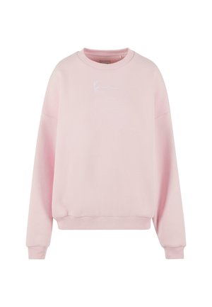 Sweatshirt rose clair en tissu doux, avec un col rond, des poignets côtelés et un logo brodé discret sur la poitrine.