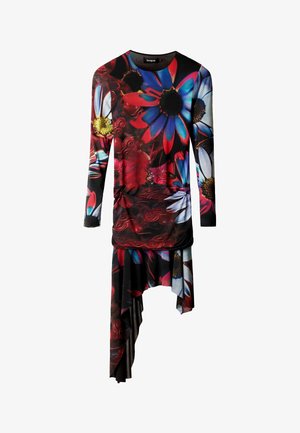 Jurk met lange mouwen en asymmetrische zoom, voorzien van grote bloemenprints in rood, blauw, wit en geel op een zwarte achtergrond.