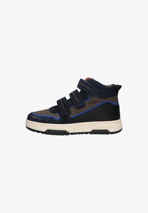 Hoge sneakers in marineblauw, bruin en lichtblauw. Voorzien van twee klittenbandsluitingen, textuurlakken en een rubberen zool met groeven.