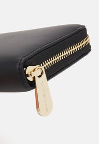 Tommy Hilfiger POPPY REFORM  - Denarnica - black