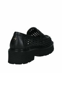 Chaussures à plateforme noires avec un design de dessus tissé et des accents en cuir lisse. Présentent un bout rond et une semelle en caoutchouc texturée pour une meilleure adhérence.