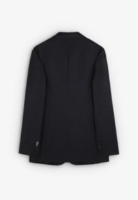 Chaqueta de blazer para hombre en azul marino oscuro vista desde la espalda, con mangas largas y detalles de botones en los puños, sobre un fondo blanco liso.