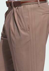 adidas Golf Originals PLEAT - Pantaloni - trace brown