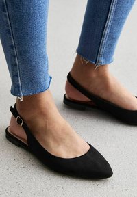 New Look Bailarinas con tira trasera - black