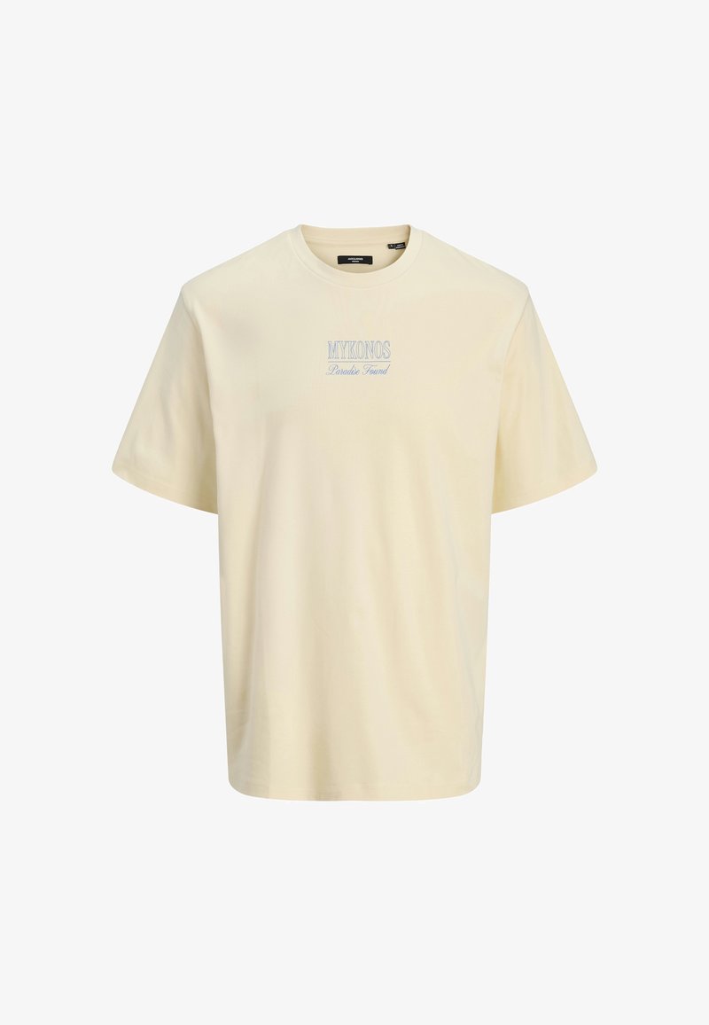 Korte mouwen, ronde hals t-shirt in lichtgeel katoen, met blauwe borduursels van "MYKONOS" en "Paradise Found" op de voorkant.