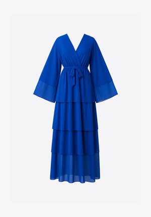 Robe maxi en mousseline bleue avec un décolleté en V, un design portefeuille, une ceinture à nouer et des couches superposées. Elle présente des manches longues en cloche et un drapé fluide.