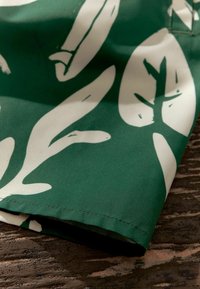 Next REGULAR FIT - Fürdőnadrág - green ecru