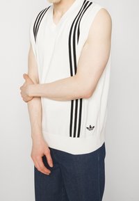 adidas Originals Stickad tröja - off-white