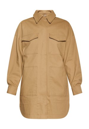 geacă din bumbac bej cu guler, două buzunare pe piept și două buzunare laterale. Prezintă mâneci lungi și o tiv dreaptă.