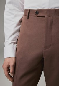 Next Pantaloni de costum - red
