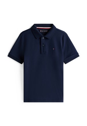 Námornícka modrá polokošeľa s krátkym rukávom, golierom, dvojtlačidlovou légou a malým logom vlajky Tommy Hilfiger na ľavej strane hrudníka.