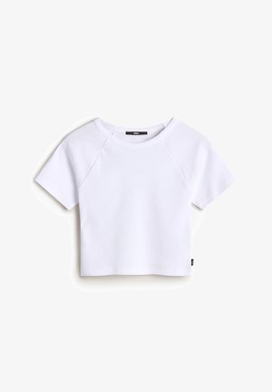 Witte cropped t-shirt gemaakt van ribbelstof, met een ronde halslijn, korte raglanmouwen en een klein merkje aan de zijkant.