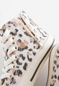 Next HIGH TOP TRAINERSFIT (F) - Kõrge servaga tossud - white tan brown animal print