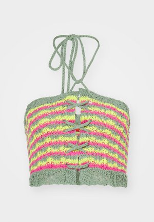 Horgolt trikó zöld, rózsaszín és sárga csíkokkal. Fűzős elülső designnal és fodros szegéllyel rendelkezik. Texturált fonalból készült.