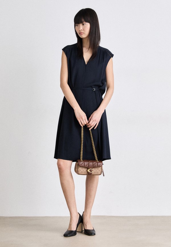 QUILTED SIGNATURE TABBY SHOULDER BAG 20 WITH CHAIN - Handbag2