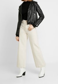 ONLY Stickad tröja - black