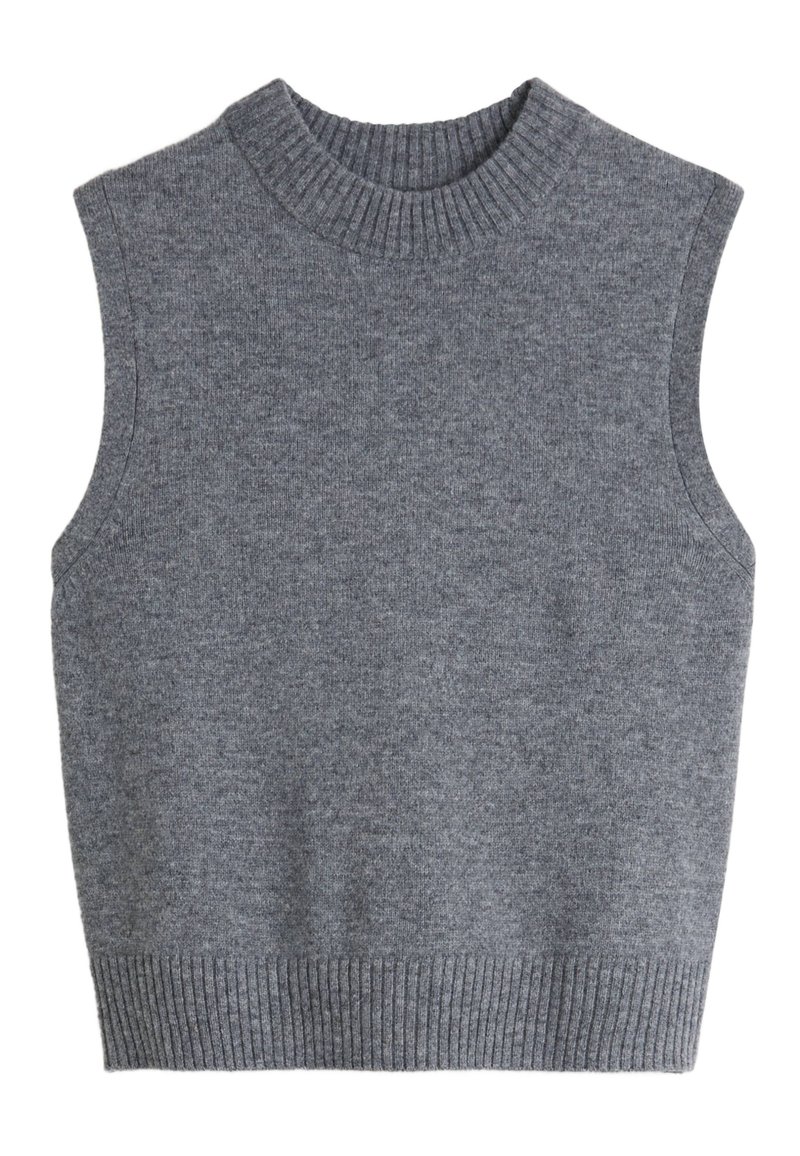 Pull gris sans manches avec un col rond côtelé et un ourlet inférieur. Le tissu semble doux avec une texture subtile. Pas de motifs ni d'embellissements.