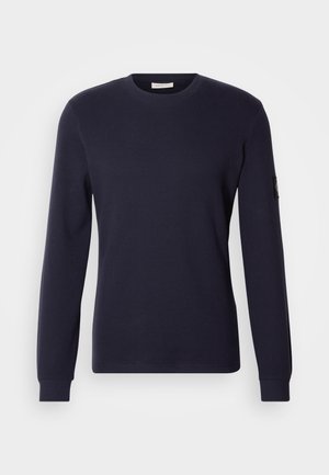 Calvin Klein Jeans BADGE TEE - Tops ar garām piedurknēm - night sky