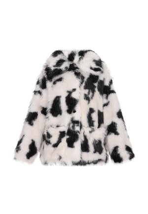 Cappotto in pelliccia sintetica con una base rosa e stampa a macchie di mucca nera. Presenta un ampio colletto, bottoni frontali e due tasche anteriori. Superficie morbida e testurizzata.